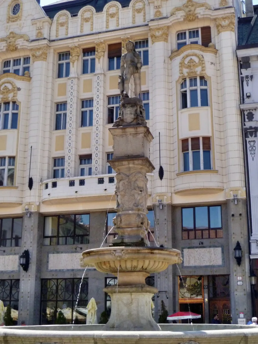Main Square & Roland Fountain
