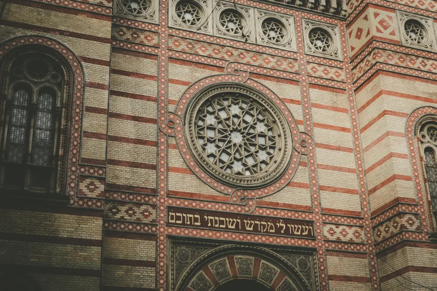 Jewish Quarter — Great Synagogue exterior & Gozsdu Udvar