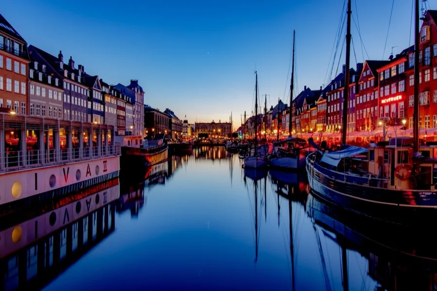Back to the harbor — Nyhavn at golden hour, or the Islands Brygge harbor baths