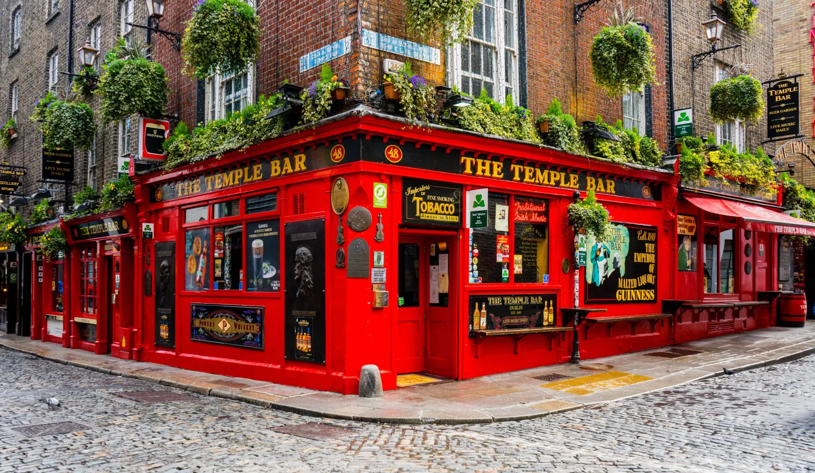An unbooked pub near Temple Bar