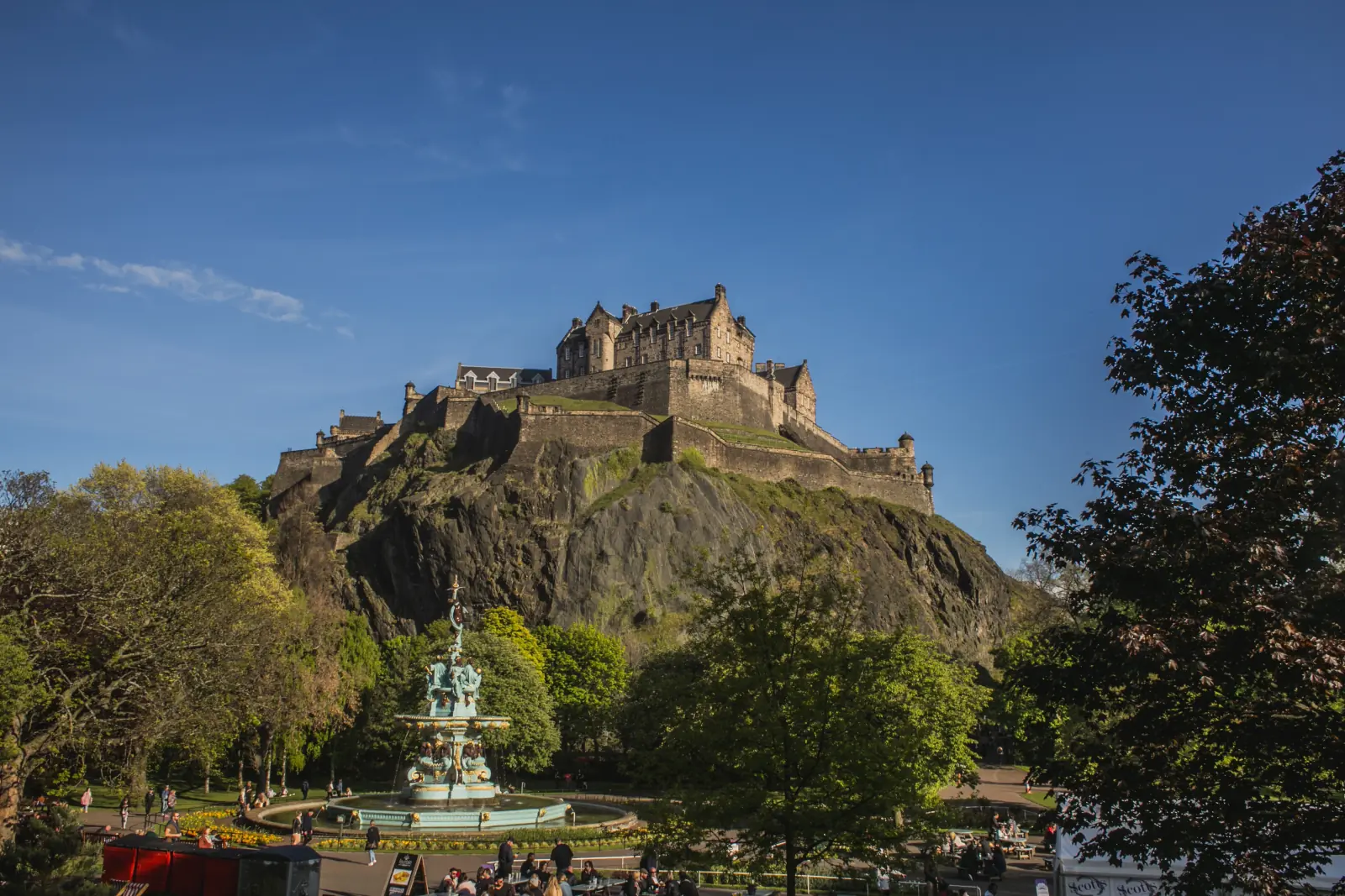 Edinburgh Castle + Royal Mile descent (closes, St Giles' Cathedral)