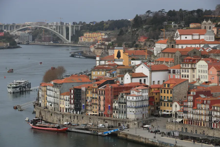 Dom Luís I bridge crossing + Vila Nova de Gaia port-wine lodges