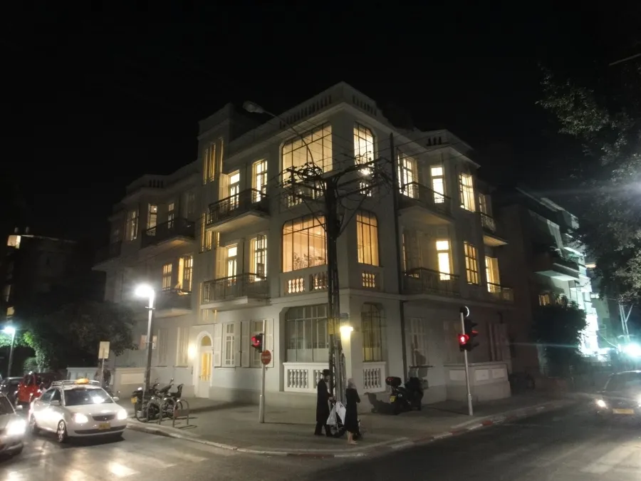 Rothschild Boulevard & the White City